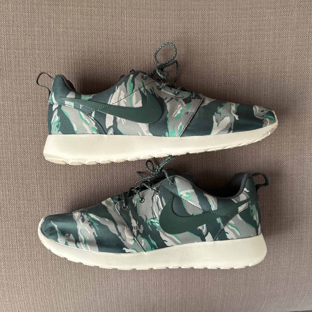 NIKE ROSHE RUN GREEN CAMO